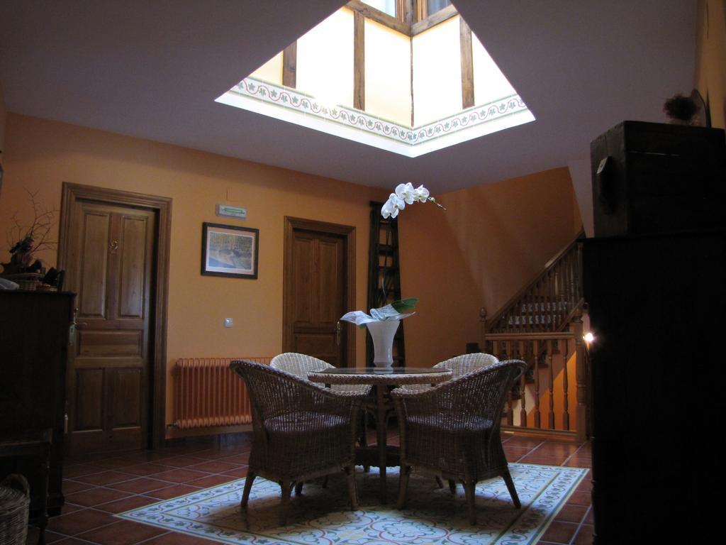 Hostal Rural Huartearena Iza ภายนอก รูปภาพ