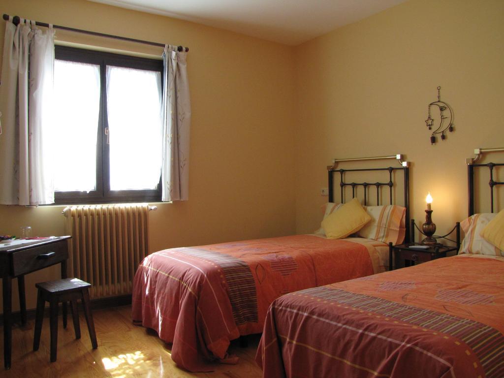 Hostal Rural Huartearena Iza ภายนอก รูปภาพ