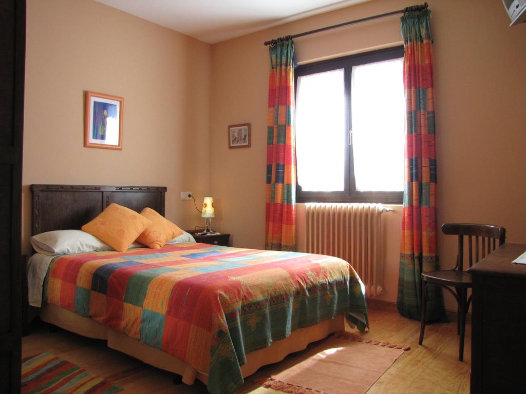 Hostal Rural Huartearena Iza ภายนอก รูปภาพ