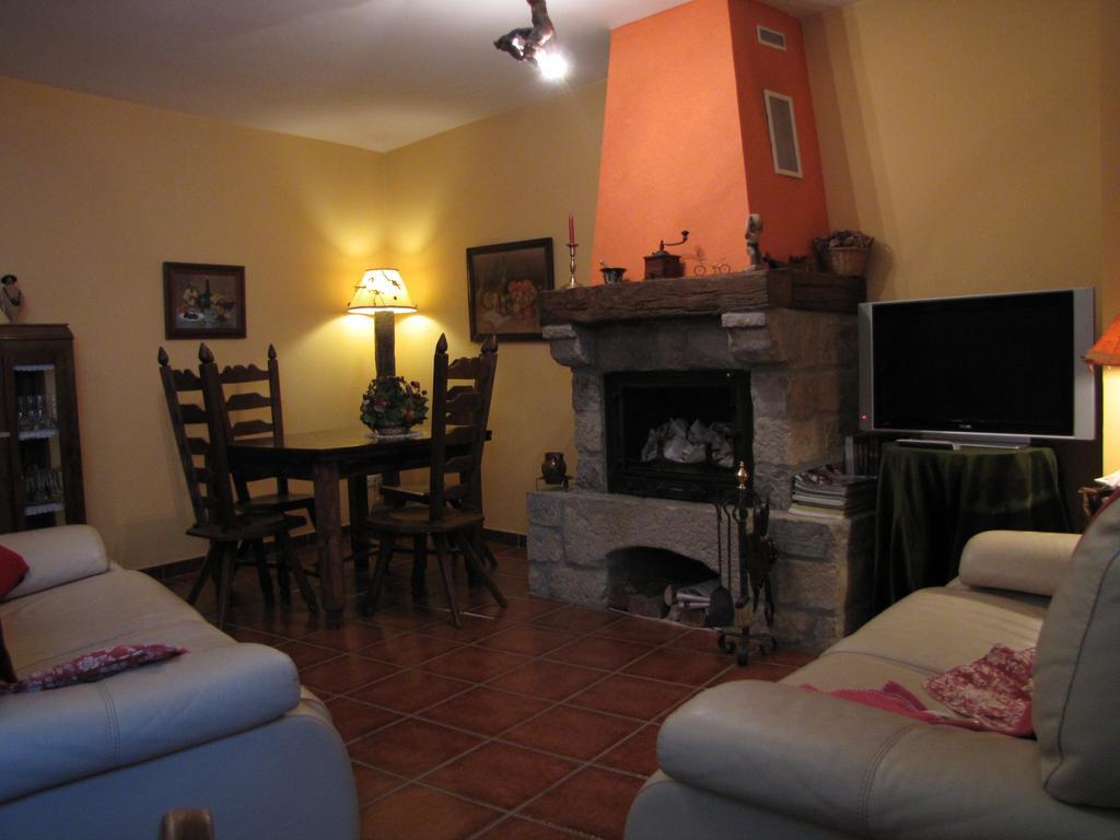 Hostal Rural Huartearena Iza ภายนอก รูปภาพ